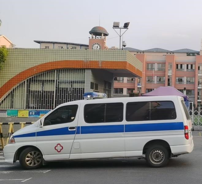 徽州救护车出租护送骨折病人一公里多少钱